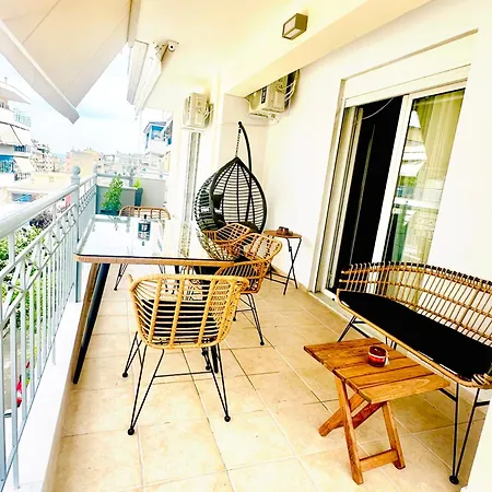 στο δεύτερο όροφο *