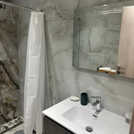 στο δεύτερο όροφο * Tessalónica