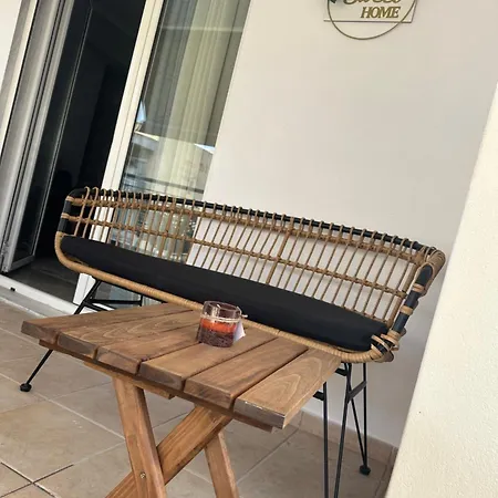 στο δεύτερο όροφο Apartamento *