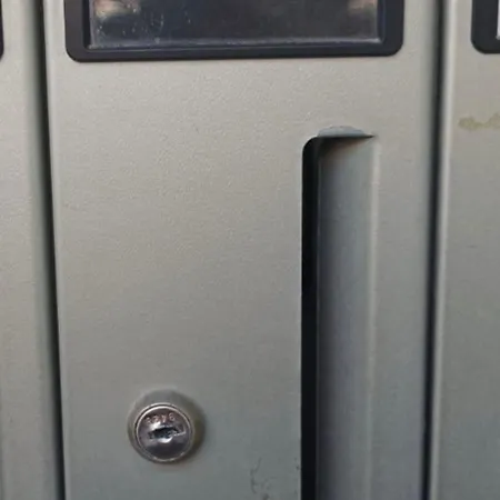 στο δεύτερο όροφο Tesalónica