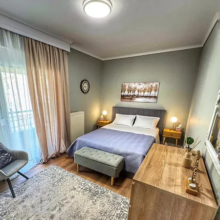 Apartamento στο δεύτερο όροφο *