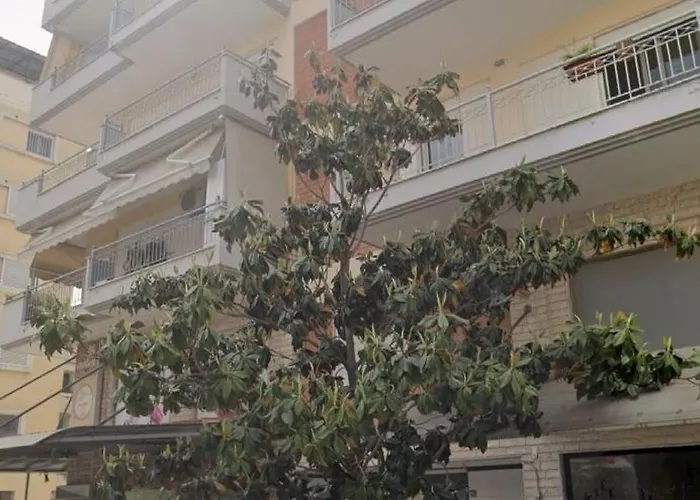 στο δεύτερο όροφο 公寓 塞萨洛尼基