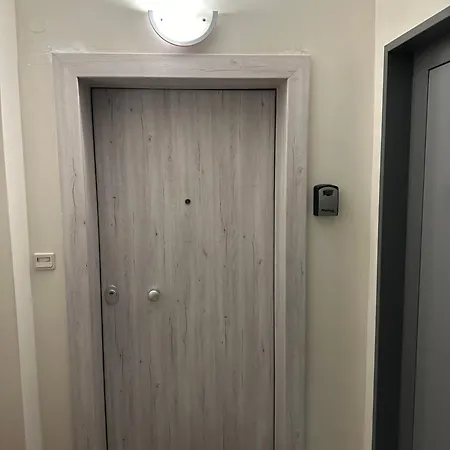 στο δεύτερο όροφο Apartament Saloniki