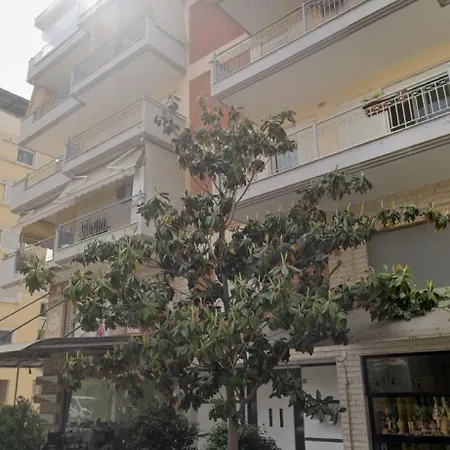 στο δεύτερο όροφο Apartament Saloniki