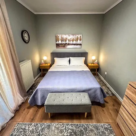 στο δεύτερο όροφο Apartament *